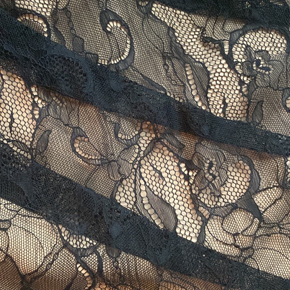 Short lace Bebe strapless dress. Size 10 (runs small) - Picture 6 of 6